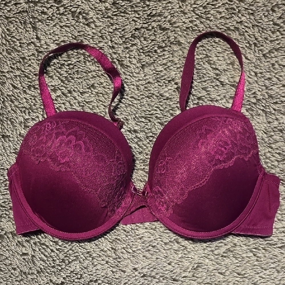 Maidenform Pink Lace Underwire Bra with Adjustable Straps